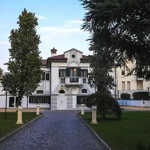 Bed & Breakfast Relais Toti Beb Bed E Breakfast, Mogliano Veneto